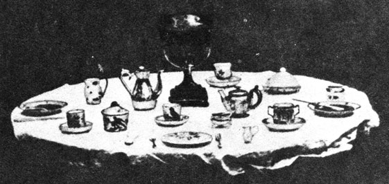Ил. 2.1. Ф. Тальбот (Англия). Стол для завтрака. 1840
