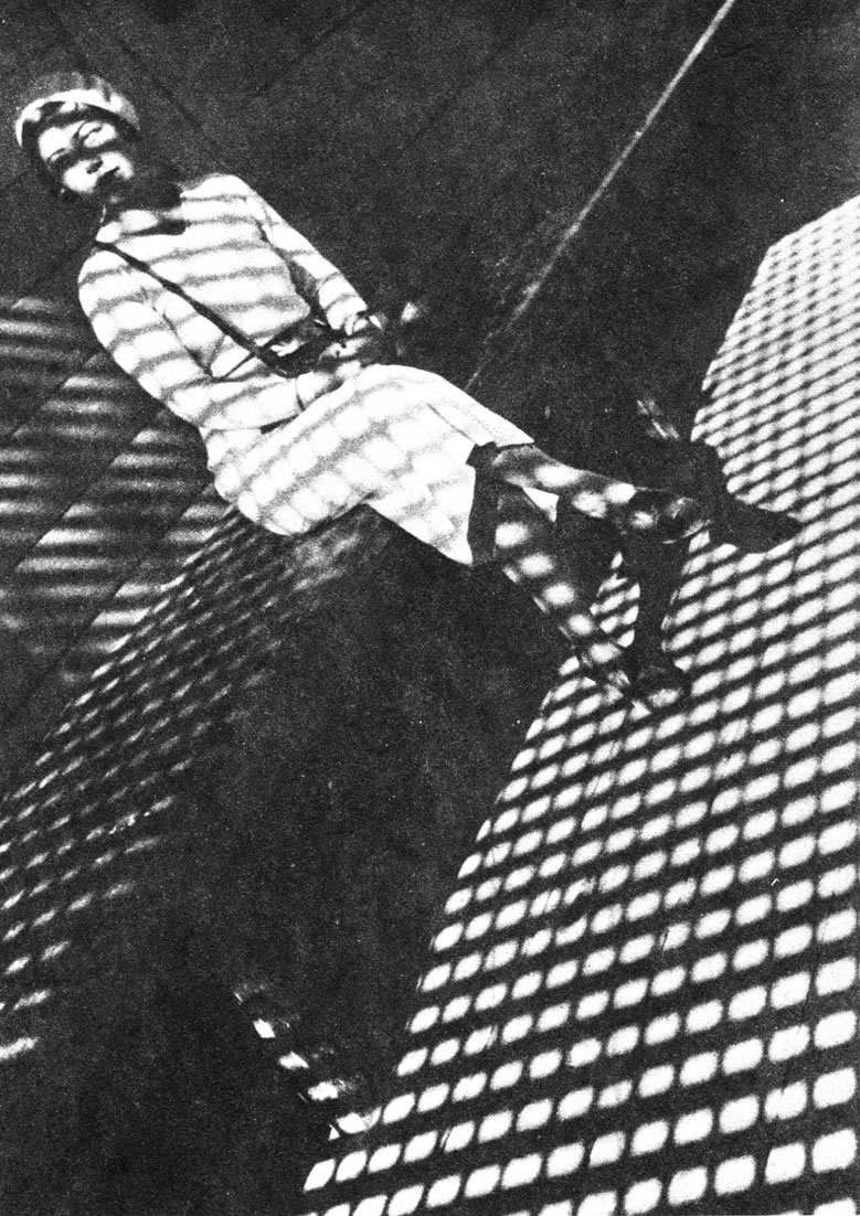 Ил. 2.5. А. Родченко. Девушка с 'Лейкой'. 1934