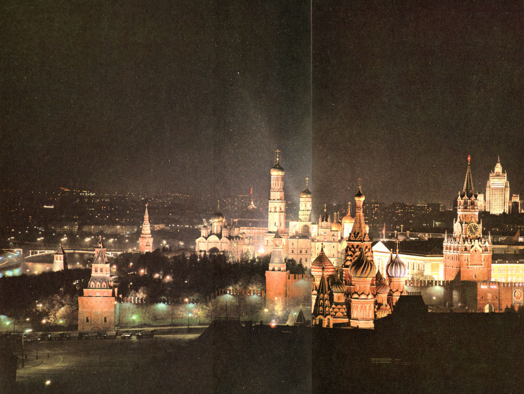 Ил. 2.36. Н. Рахманов. Из серии 'Москва'. 1986